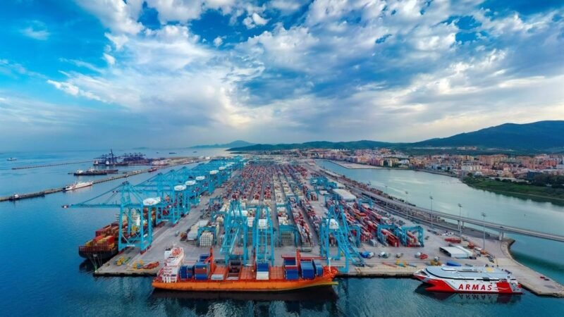 El buque «Overseas Santorini» cancela escala en Algeciras.