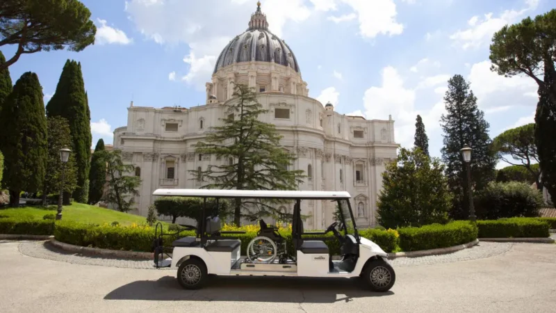 Excelentia, transfer eléctrico para personas con movilidad reducida en el Vaticano.