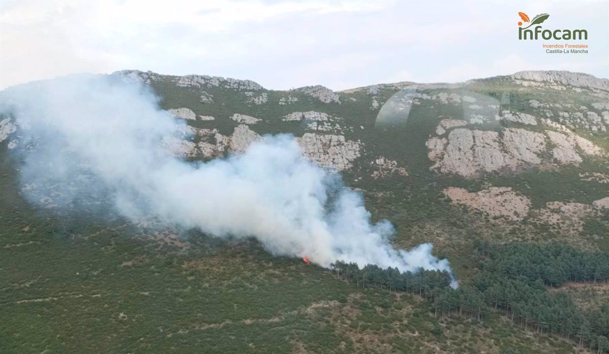 Incendio en Cantalojas: 9 medios y 31 personas trabajan para extinguirlo