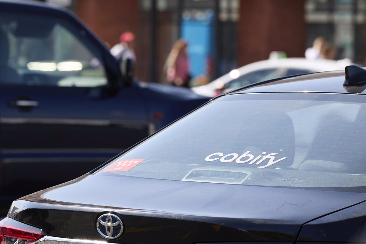 La comunidad rechaza 7.706 licencias VTC de Cabify por incumplir condiciones legales.