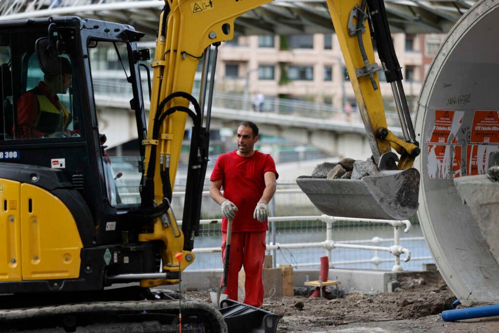 La tasa de desempleo de la eurozona en mayo se mantiene en su mínimo histórico del 6,4%