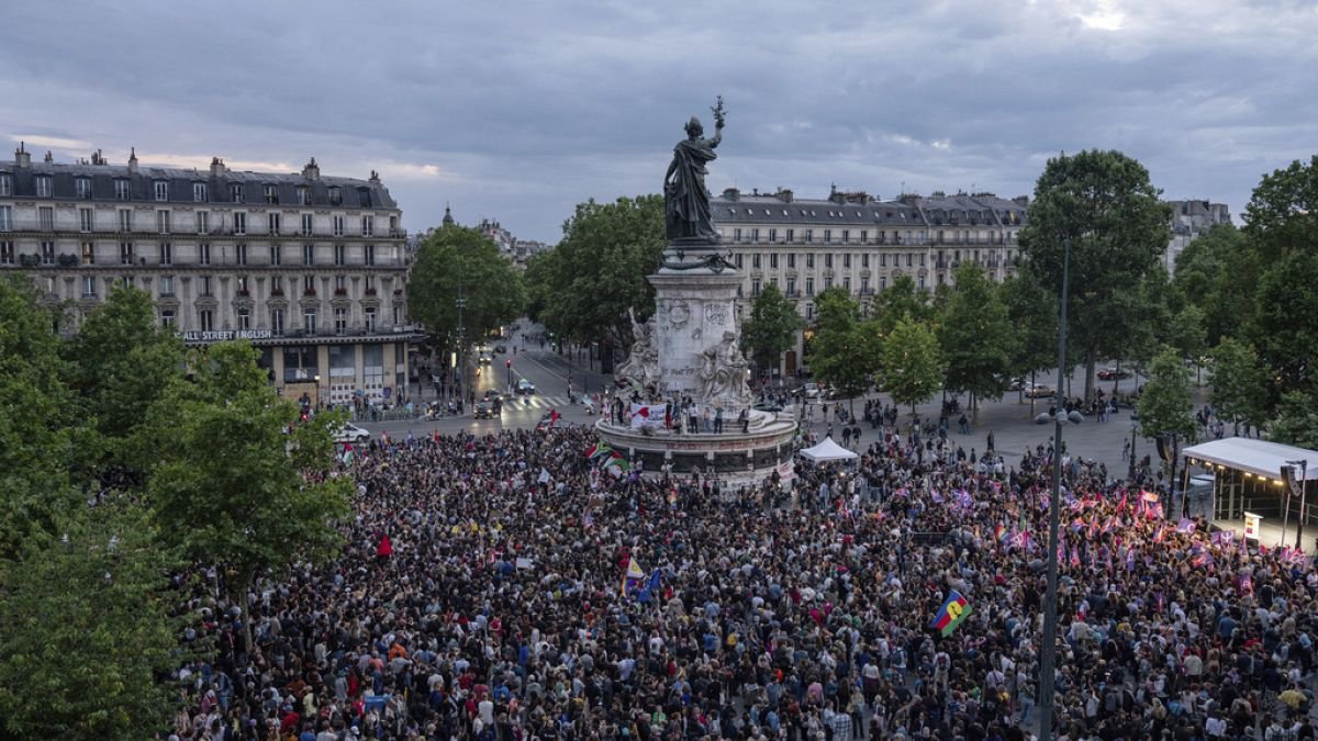 Más de 200 candidatos se retiran para perjudicar a la extrema derecha francesa