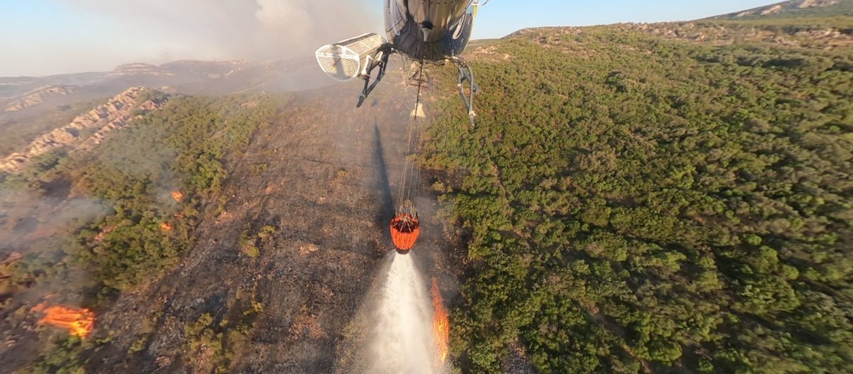 Más efectivos se unen a la lucha contra incendio de Argamasilla de Calatrava, con 400 hectáreas arrasadas.