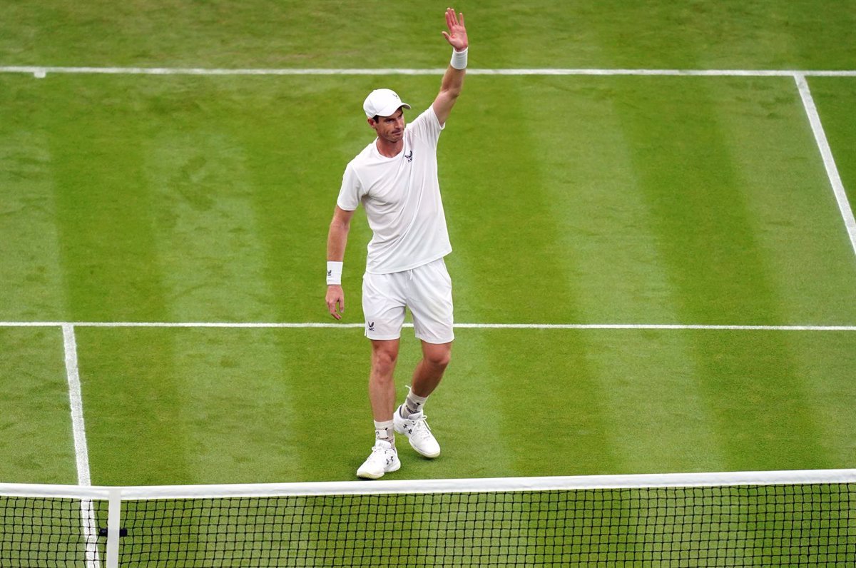 Wimbledon rinde homenaje a Andy Murray con victorias de Djokovic y Zverev.