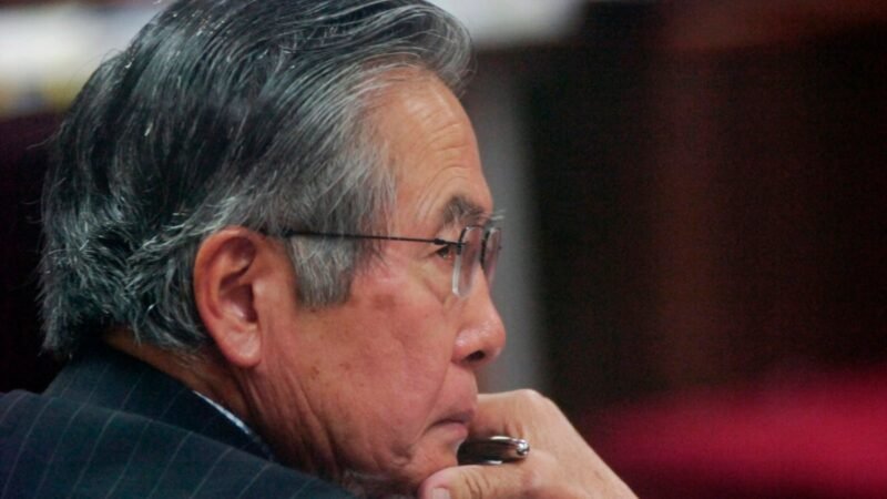 Congreso peruano aprueba pensión para expresidente Fujimori a pesar de ley de prohibición aprobada por él.