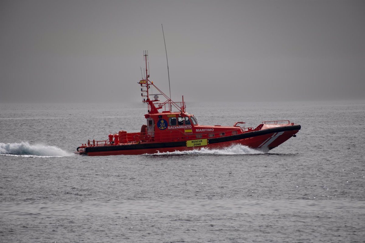 La Guardia Civil busca a menor arrojado al mar en Ceuta