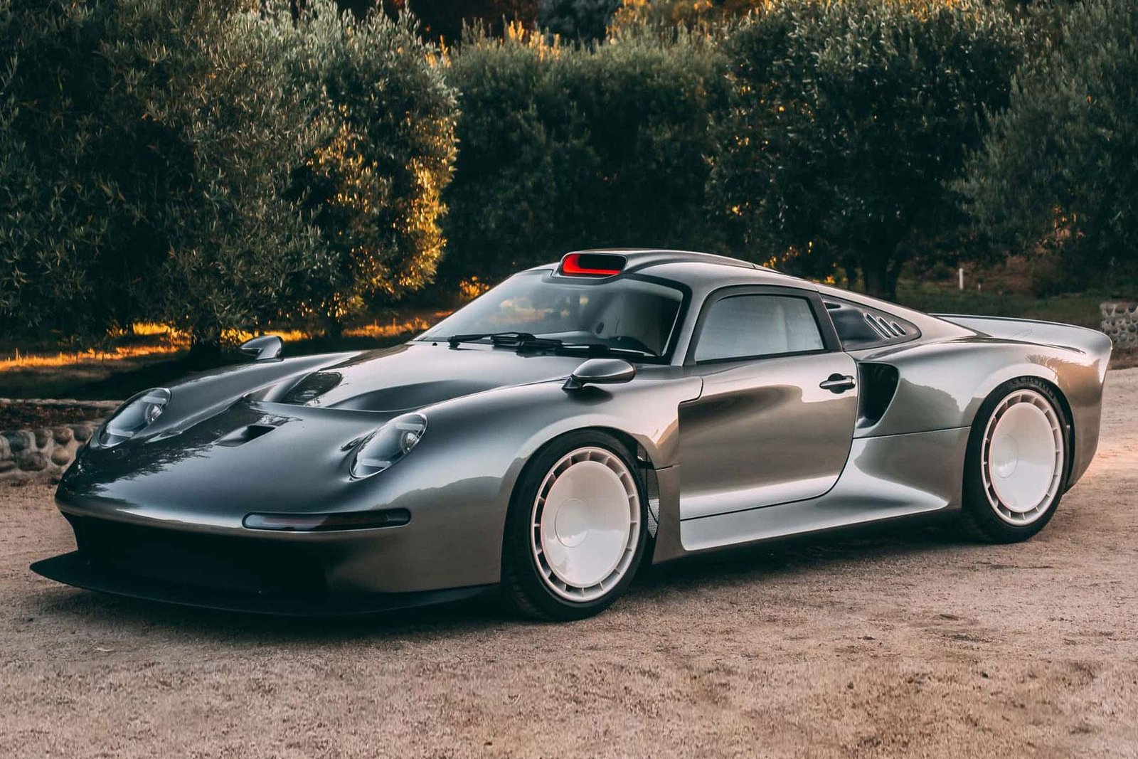 Tributo al Porsche 911 GT1, un coche de competición emblemático.