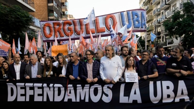 Huelga de 48 horas en universidades públicas argentinas por salarios más altos