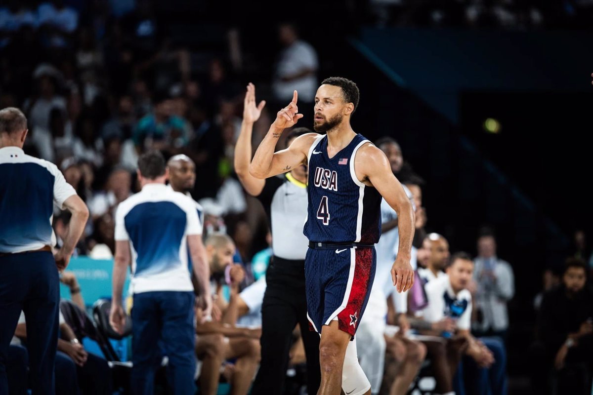 Curry gana medalla de oro para EE.UU. en Francia