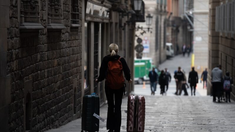 El Ayuntamiento de Barcelona descubre 75 pisos turísticos ilegales durante el mes de julio