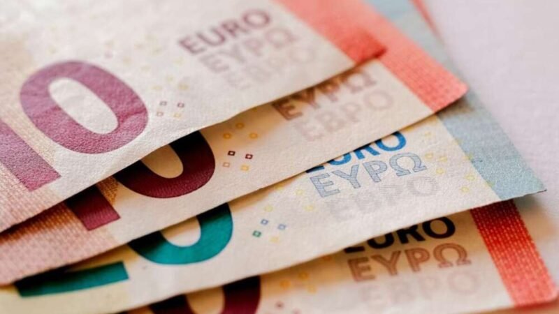 El gasto en pensiones en agosto roza los 12.829 millones

El gasto en pensiones ha alcanzado un récord en el mes de agosto, acercándose a los 12.829 millones de euros.

En el mes de agosto, el gasto en pensiones ha alcanzado una cifra récord, acercándose a los 12.829 millones de euros.

Durante el mes de agosto, el gasto en pensiones ha alcanzado un récord y se acerca a los 12.829 millones de euros.