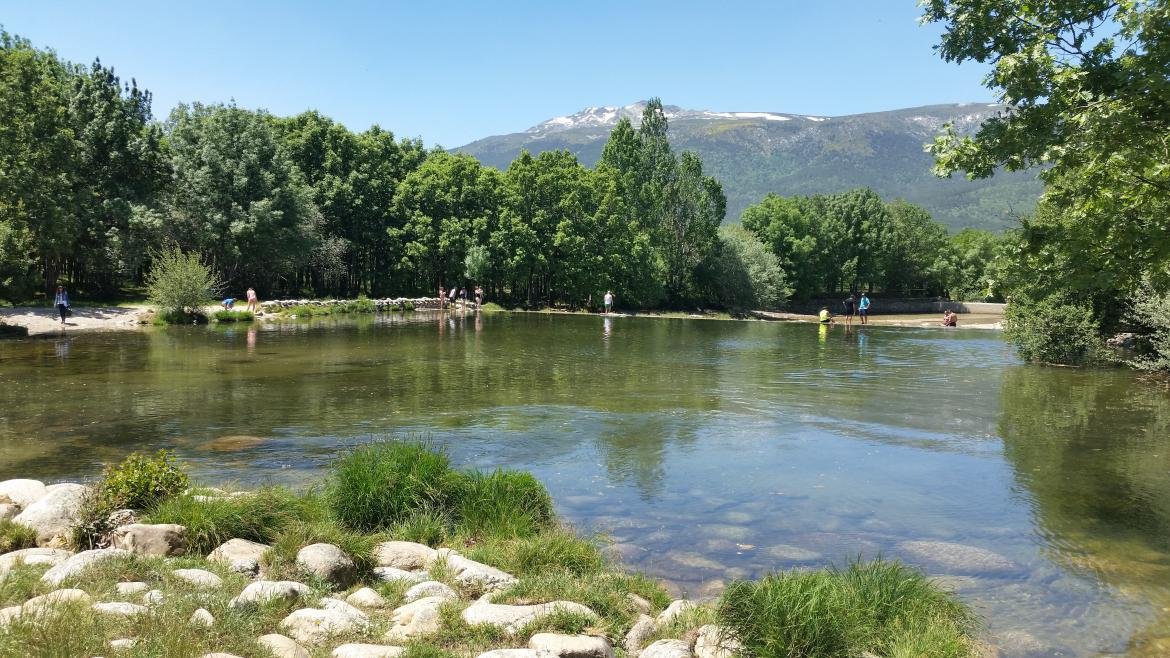 Inspección de espacios naturales aptos para el baño en Madrid