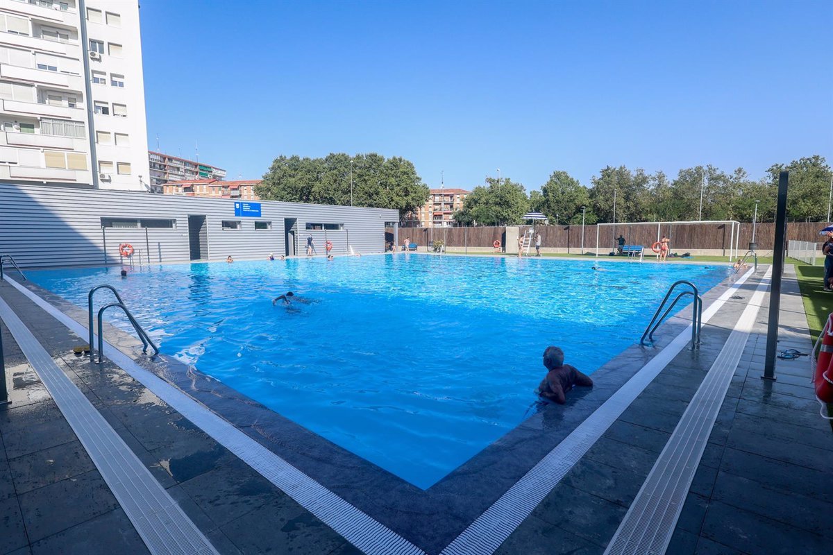 La nueva piscina de Tetuán agota entradas el primer día de apertura.