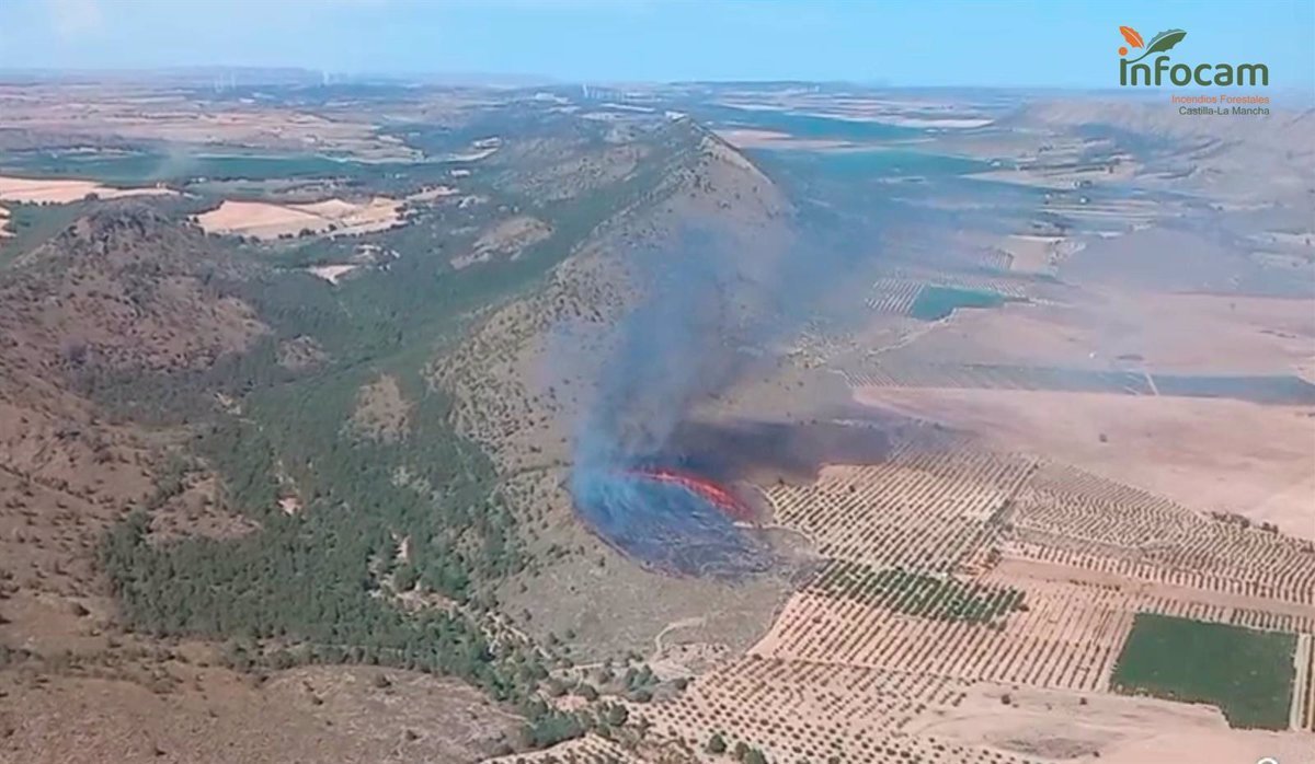 Otro incendio en Tobarra tras controlar el fuego en Argecilla