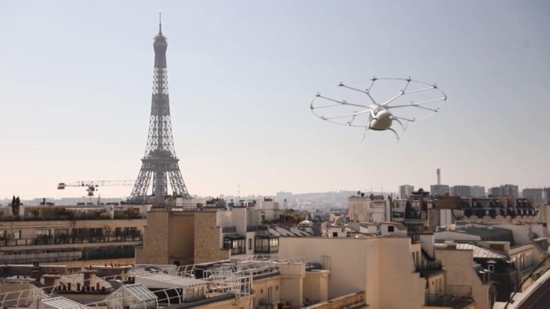 Taxis voladores en París 2024: Aprobación en crisis política.