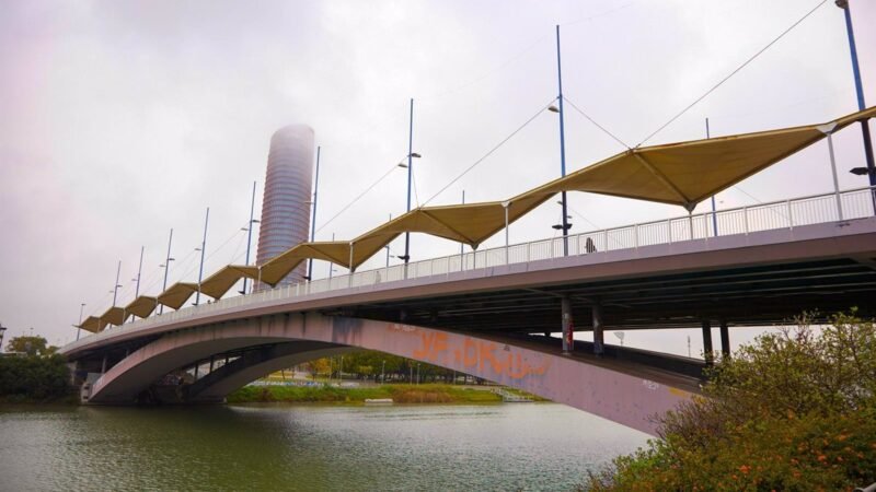 Encuentran cuerpo de mujer en puente del Cachorro, Sevilla