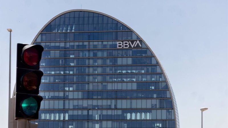 Banco Sabadell critica la opa de BBVA antes de la decisión del BCE