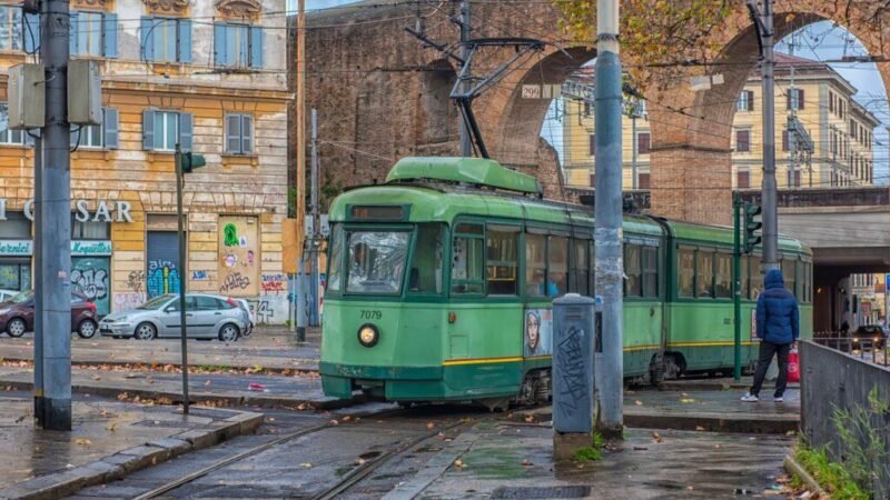 El aumento del billete de transporte público en la ciudad.