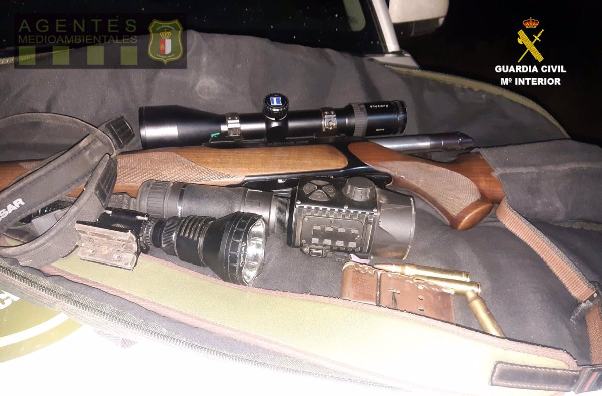 Cazador furtivo capturado en «Campichuelo» de Cuenca, usando fusil de noche