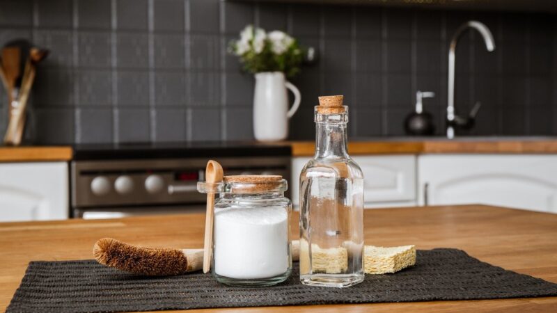 Evita limpiar la zona de la cocina con vinagre blanco.