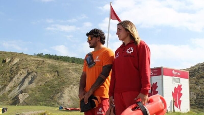 Ondea la bandera roja en playas vizcaínas este sábado