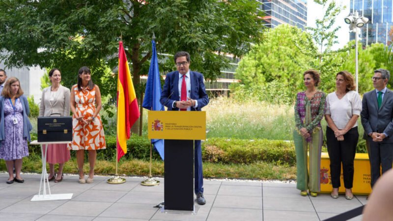 Óscar López y la Transformación Digital en la política

A pesar de los desafíos tecnológicos, Óscar López abraza la Transformación Digital en la política como su principal bandera. 

Óscar López enfrenta la Transformación Digital en la política desde una perspectiva de confrontación política, superando los retos tecnológicos.