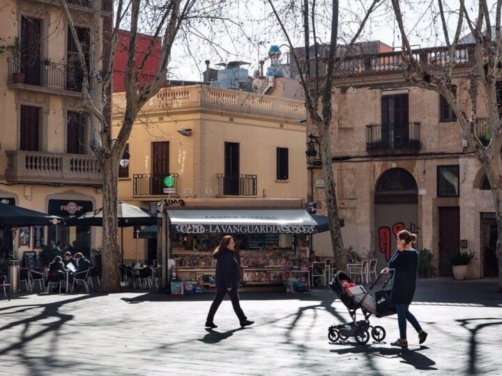 Barcelona aprueba reducción del espacio en quioscos.