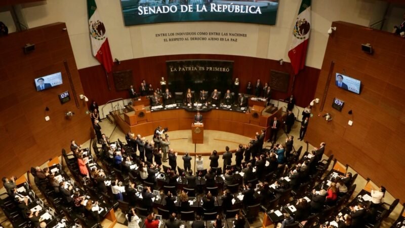 Senado de México aprueba nuevo escudo para reformas constitucionales