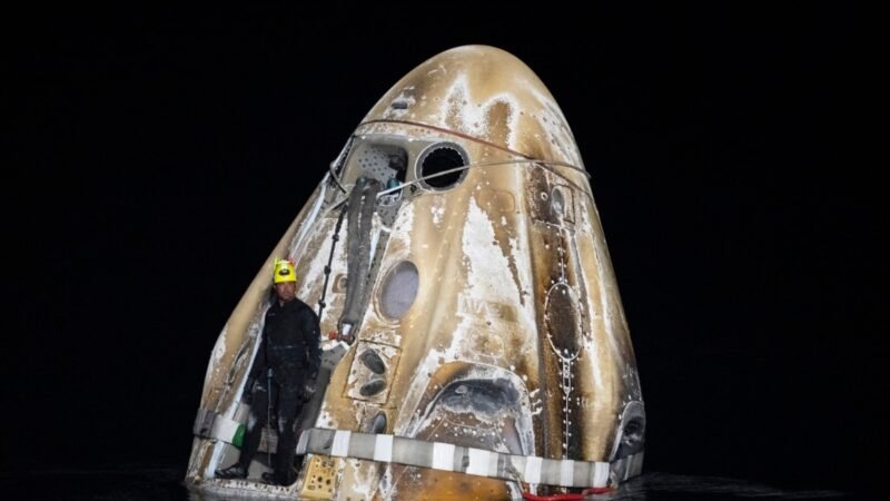 Astronauta de la NASA hospitalizado tras regresar de la estación espacial.