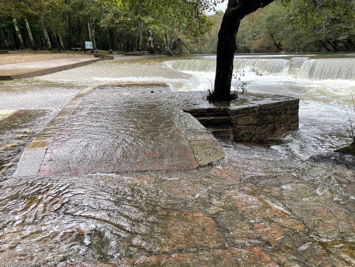 Activación del plan de riesgo por desbordamiento del río Verdugo en Ponte Caldelas