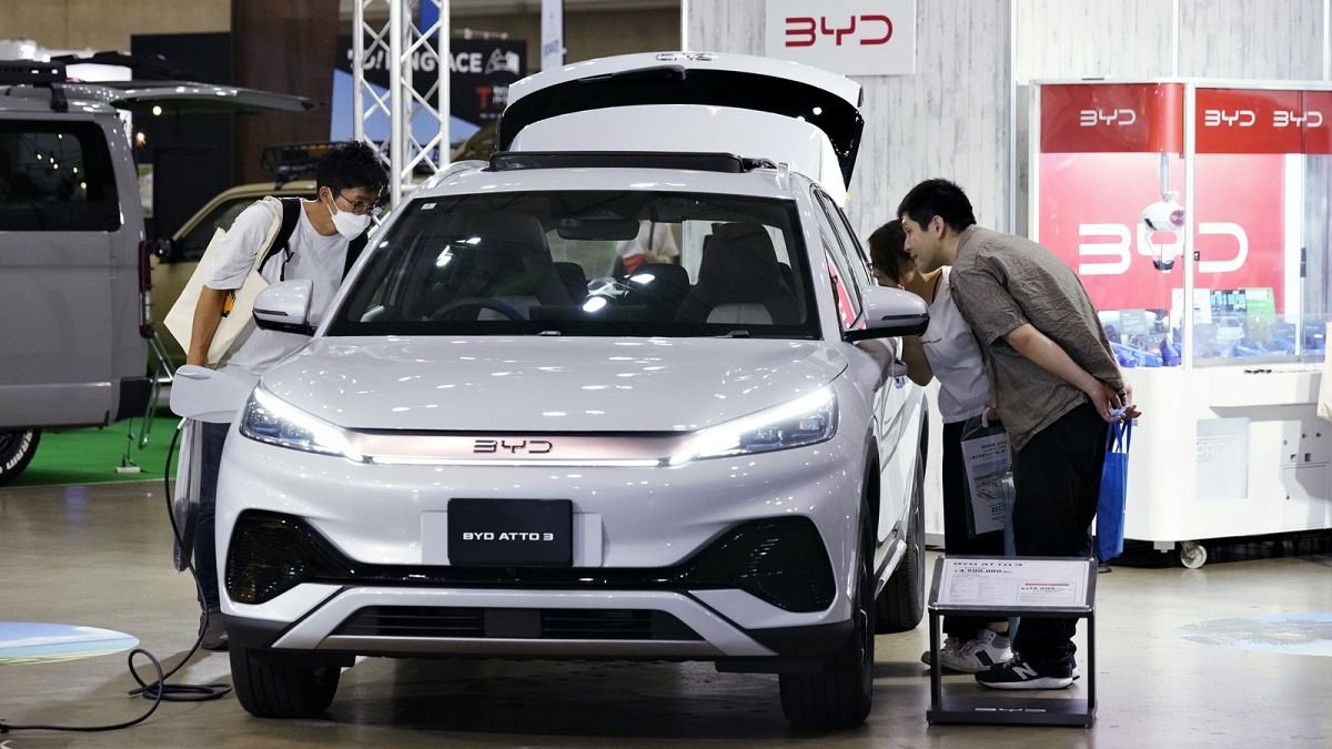 China demanda a la UE ante la OMC por aranceles a coches eléctricos