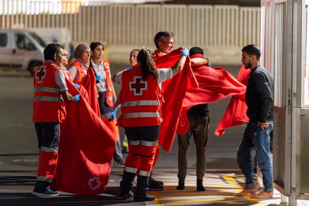 Clavijo rechaza campos de refugiados en la UE, pero respalda pacto migratorio.