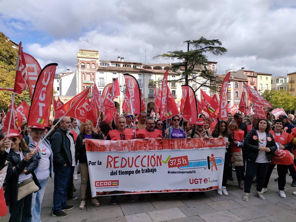 Concentración de UGT y CCOO en Logroño: reducir jornada laboral.