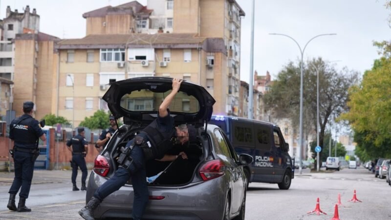 Despliegue policial en Polígono Sur de Sevilla: más de 10 detenidos y armas incautadas