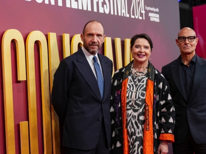 El cónclave de Ralph Fiennes en la película «The Grand Budapest Hotel»