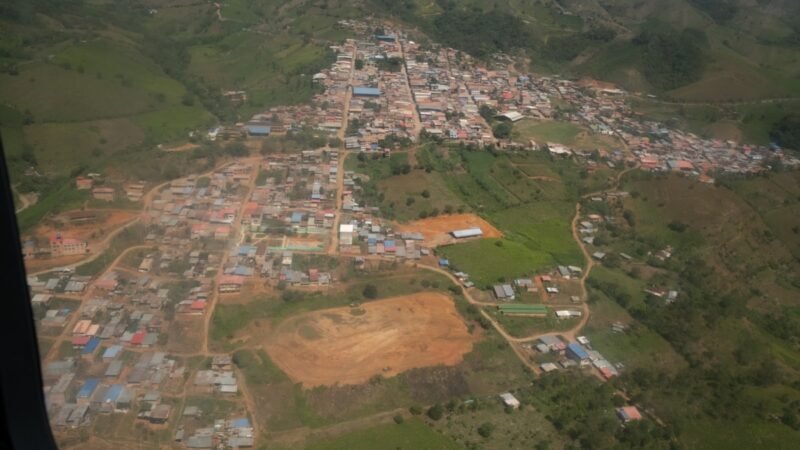 En El Plateado, el líder de las disidencias de las FARC busca la paz total. 

En El Plateado, las disidencias de las FARC han establecido su centro de poder. 

En El Plateado, Petro busca alcanzar la paz total con las disidencias de las FARC.