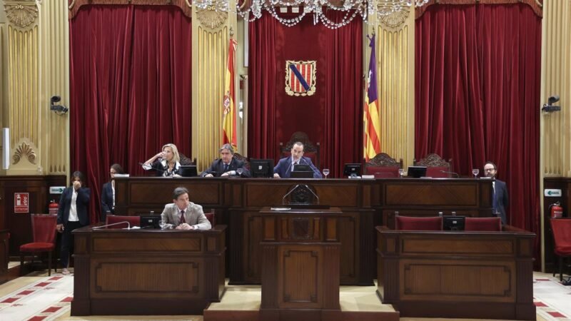 Expulsión de Garrido y Costa del Parlament: abogados argumentan falta de base legal.