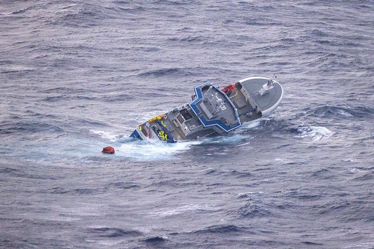 Falla en compuerta del «Argos Georgia» causa su hundimiento en Malvinas