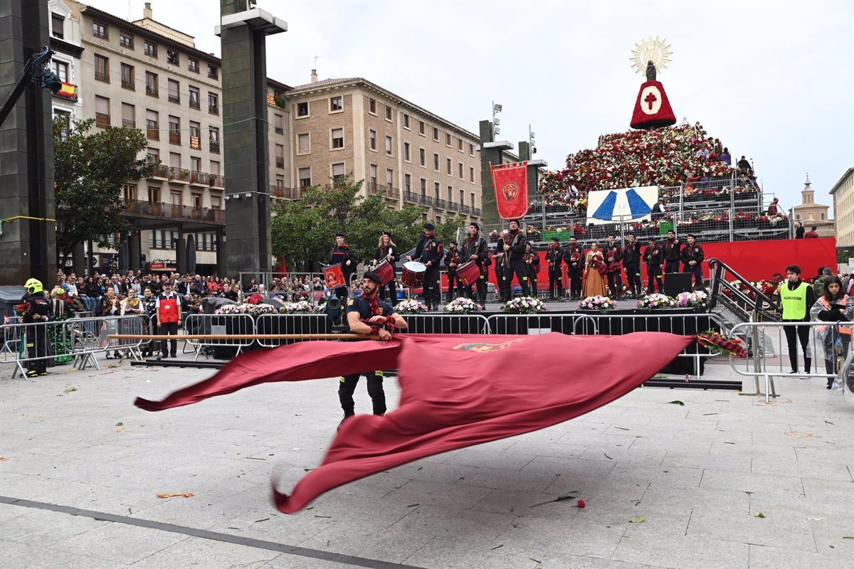 Gran presencia de postores en la Plaza del Pilar