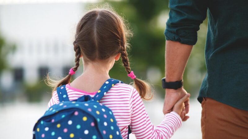 La Comunidad de Madrid aumenta ayudas a familias de acogida de menores tutelados