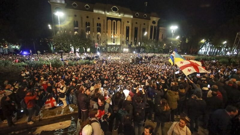 La oposición protesta en las calles por elecciones robadas en Georgia