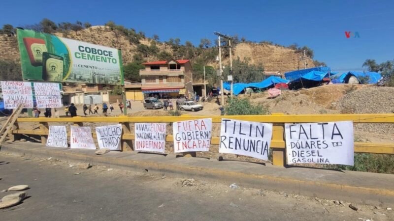 Periodistas bolivianos denuncian agresiones durante bloqueos.