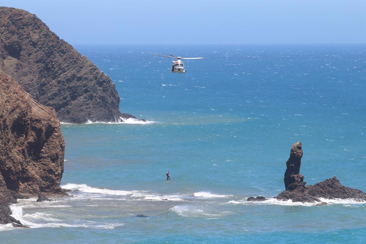 Rescatan a 17 magrebíes y recuperan un cadáver en Cabo de Gata (Almería)