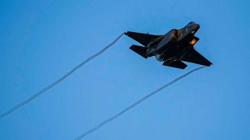 ¿Israel atacó a Irán con solo 100 aviones a 1.700 km de distancia?