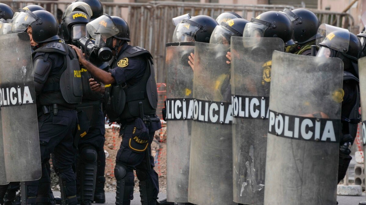 Protesta de mototaxistas en Perú por extorsión y asesinato de compañeros en Lima