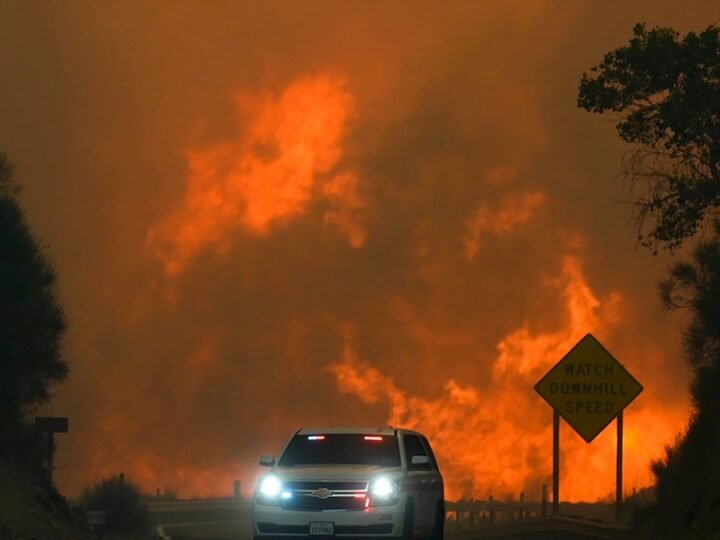 California en emergencia por incendios forestales en miles de hectáreas.