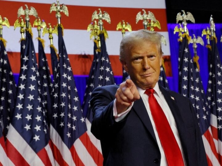 Donald Trump forma su gabinete y promete cumplir sus promesas de campaña.

Trump ha nombrado a varios miembros de su equipo, incluyendo a personas cercanas a él y a sus leales seguidores.

El presidente electo se compromete a seguir adelante con sus planes y a trabajar arduamente para cumplir con las expectativas de sus seguidores.