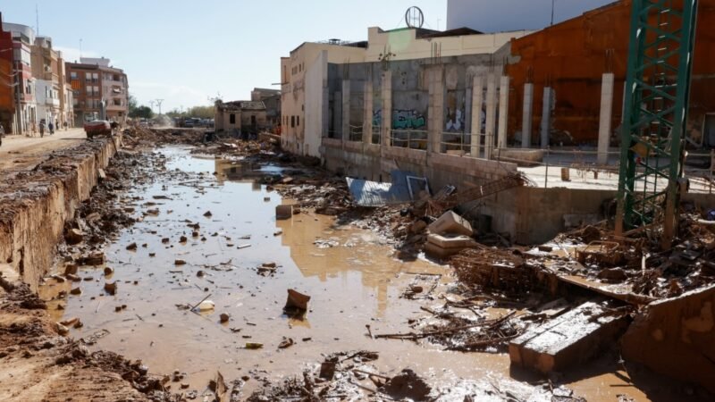 Nuevo paquete de ayudas del gobierno español para Valencia tras inundaciones.