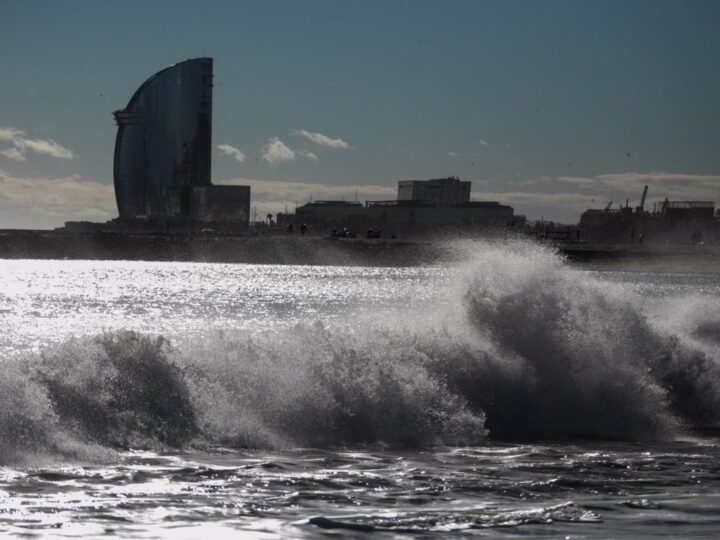 El 112 recibe 119 llamadas por viento en Cataluña hasta las 8 de la mañana