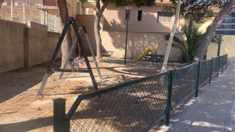 Acondicionamiento del parque del Camino de la Estación de Monzalbarba para personas mayores con equipamiento de gimnasio